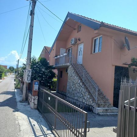 Hostel Dragana Mitrovici  Exterior foto