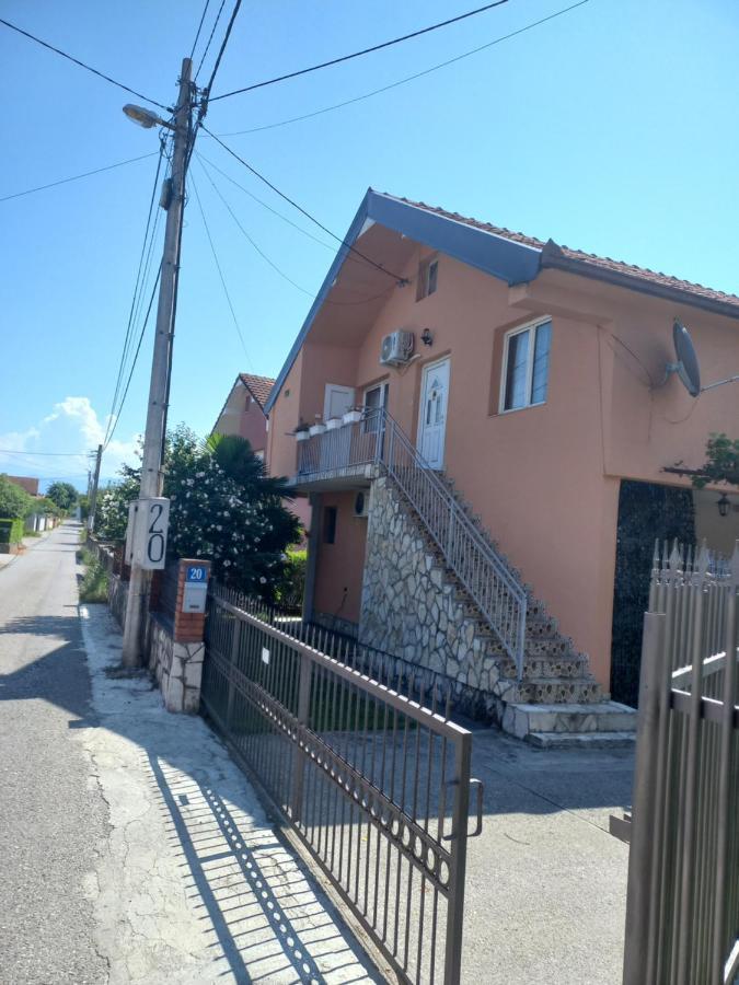 Hostel Dragana Mitrovici  Exterior foto