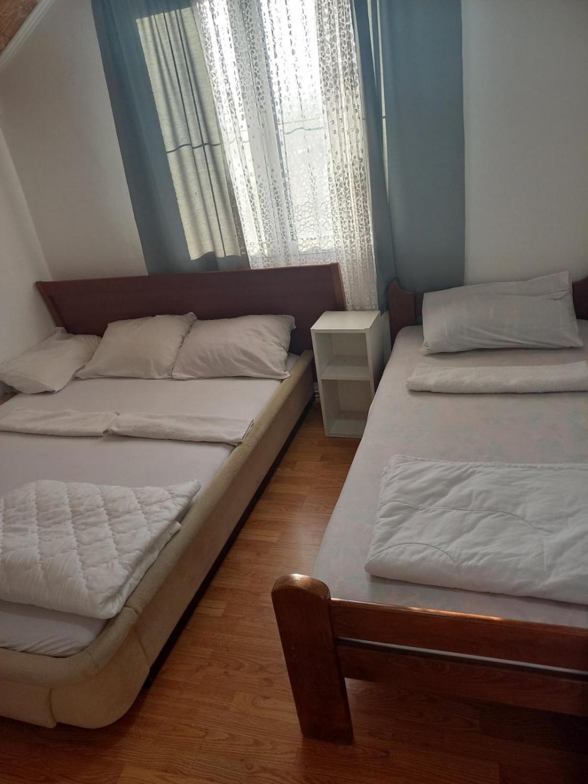 Hostel Dragana Mitrovici  Exterior foto